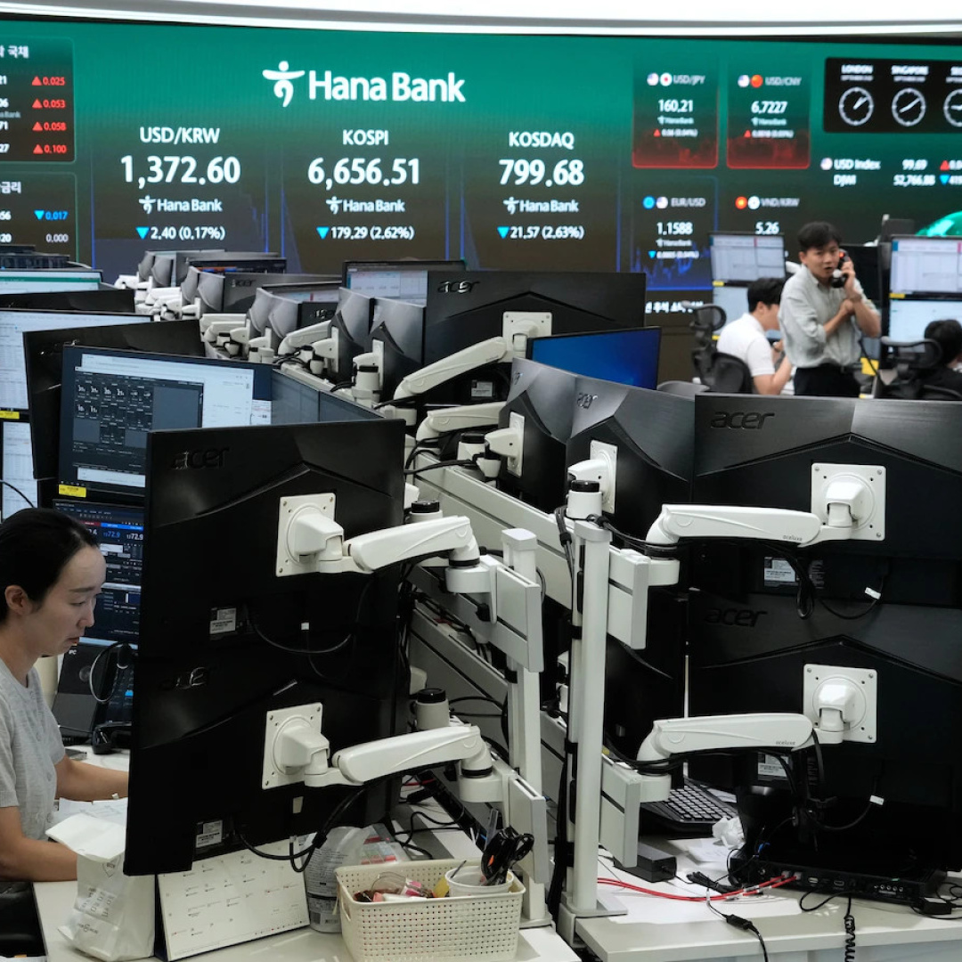 Asian Shares Fall as Wall Street Stocks Slip and Bond Sell-Off Continues